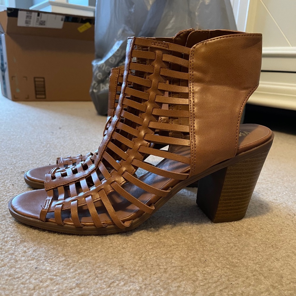 Open back wedges